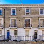 Modern Flat With Patio In Pimlico